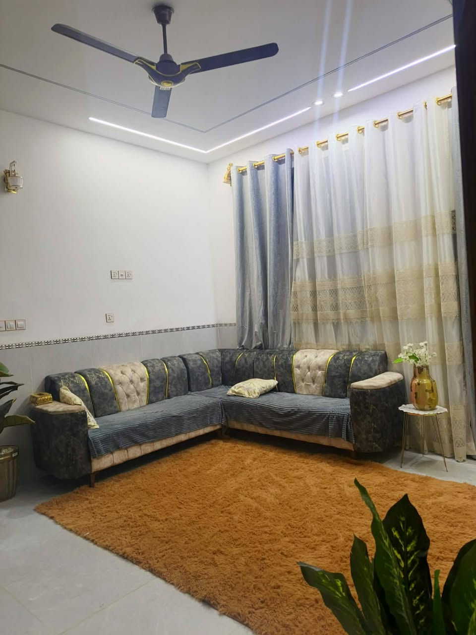 بيت طابو صرف للبيع بناء حديث ٢٠٢٥
=========================
المساحة ٢٠٠ متر طابق واحد
==================
الموقع  الجربوعية  الاولى قرب روضه جنة المأوى
===============================
يحتوي البيت على 
غرفتين
صالة
براني
مطبخ
صحيات داخلية وخارجية
طارمة كبيرة 
================
البيت بناء سنة ٢٠٢٥
البيت مطلوب لمصرف صندوق الاسكان ٥٠ مليون
التسديد الشهري ٣٢٨ الف
بيد راعي البيت ١١٥ مليون مع المجال البسيط

====================
للاستفسار اكثر مراسلة الصفحة


**إذا كنت صاحب هذا الإعلان وتريد حذفه لأي سبب، رجاءا أرسل رسالة إلى الدعم الفني**