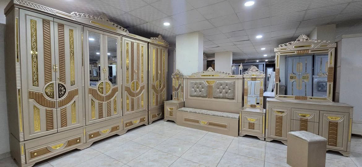 👑غرفه نوم  الملكيه 🌷
#الغرفة_مؤلفة من: للتواصل مع مفروشات المحبة واتس اب واتصال0996910640
✅ خزانه 6 ابواب فتح مع خزانه بابين اضافيه  غماقة خارجية55 سم_
✅تخت مجوز صندوق
✅ كمدينة عدد2 / مع تاج
✅ بيرو 3دروج مع بابين +
✅
قواعد خشب شوح


**إذا كنت صاحب هذا الإعلان وتريد حذفه لأي سبب، رجاءا أرسل رسالة إلى الدعم الفني**