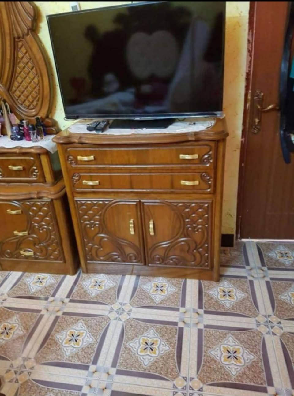 غرفة نوم صاج للبيع سعر 750 مابيها ضرر نضيفه مثل ما لصوره عنوان تاجيات رقم ***********
