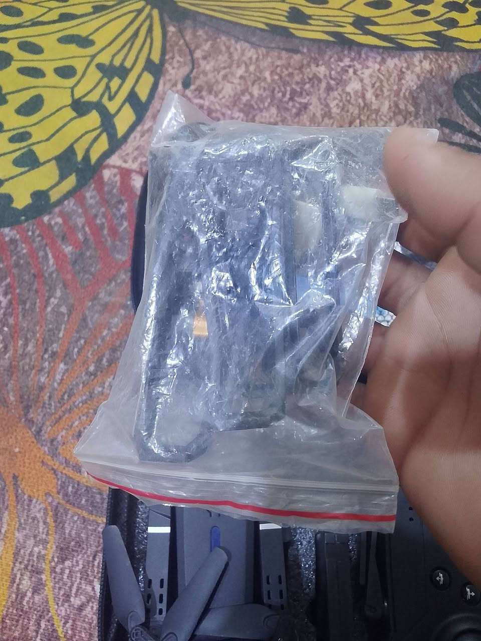 سلام عليكم درون شغال البيع يحتاج بطاريه السعر 12 وبي ماجال رقم ***********
