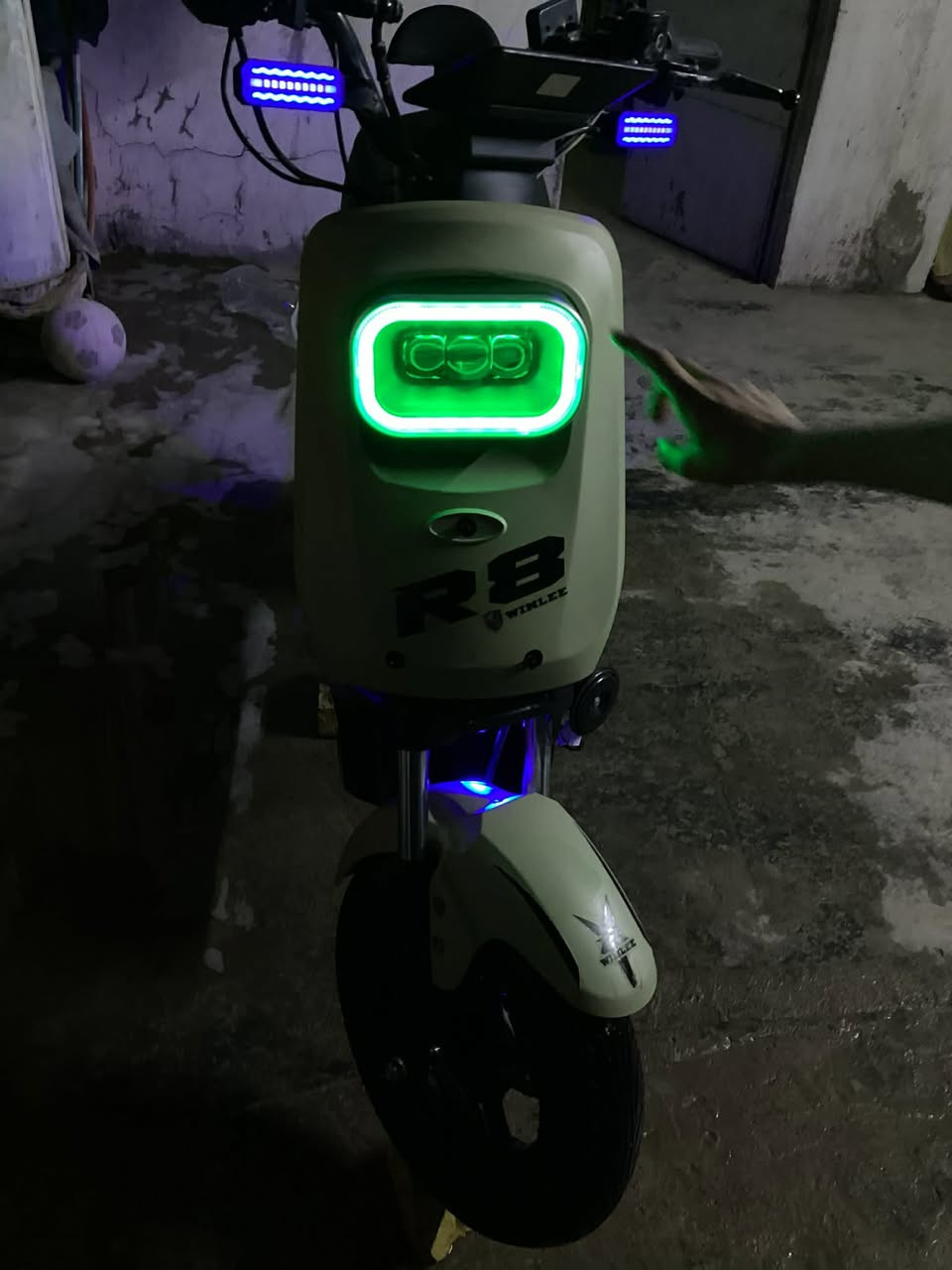 سلام عليكم ، دراجه شحن موديل 2025 نوعه ار 8 مستخدمه نضيفه مثل ماتشوف ب الصوره الدراجه بيه هواي مميزات فصل الشحن الذاتي رجوع للخلف وهواي سعره 400 اي استفسار خاص


**إذا كنت صاحب هذا الإعلان وتريد حذفه لأي سبب، رجاءا أرسل رسالة إلى الدعم الفني**