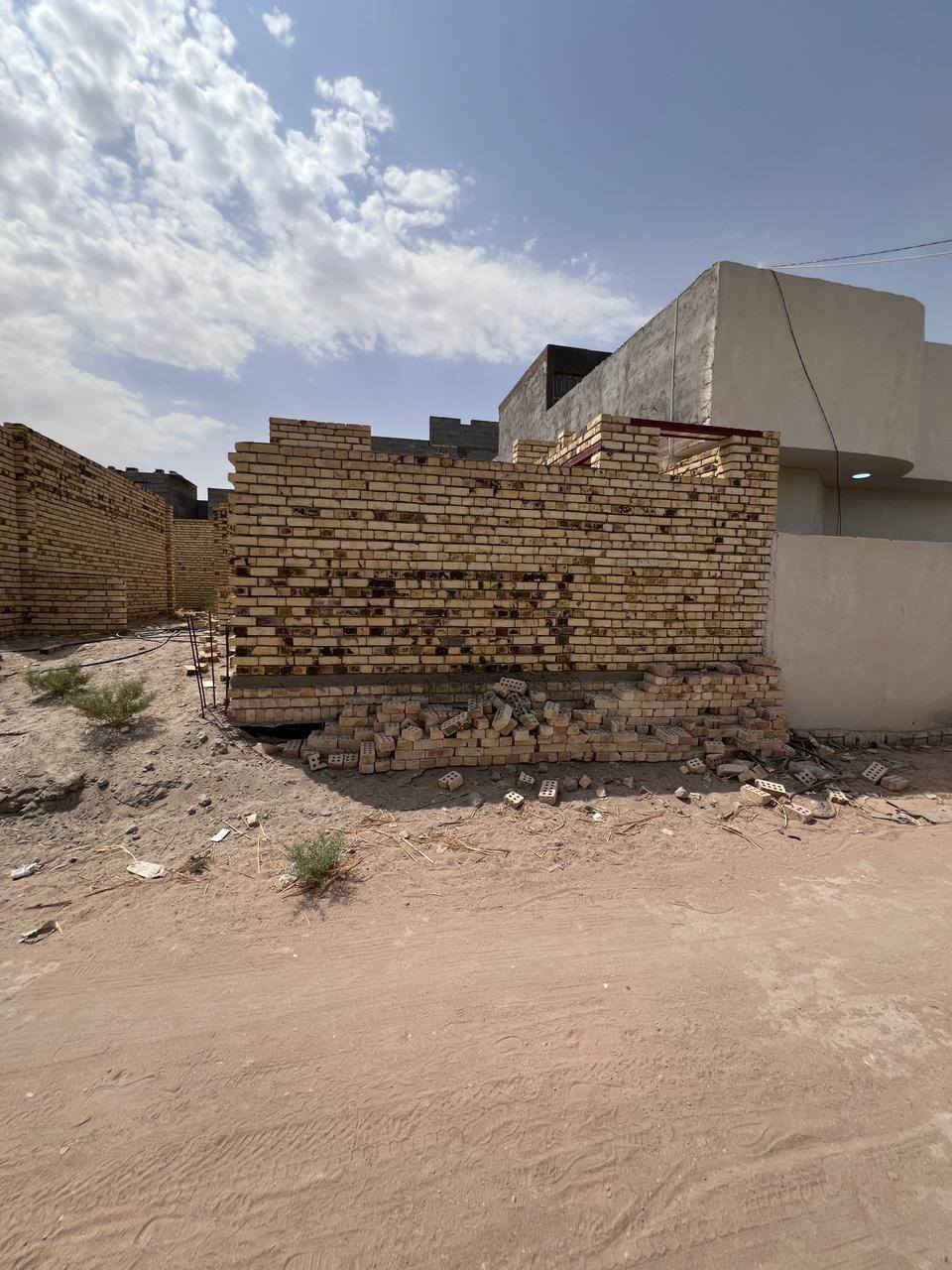 فرصة لا تتعوض هيكل بناء طابوق مميز للبيع 
كربلاء خلف مدينة سيد الاوصياء
موقع هادئ ومسكون مناسب للسكن العائلي وراحة البال
الجيران ناس طيبين والمنطقة محترمة
نوع السند قرار 25
وموجود اقرار محكمة 
المساحة 200 متر
الهيكل مبني طابوق وقابل للتطوير والبناء حسب رغبة المشتري 
السعر 65 مليون وقابل للتفاوض 
مناسبة لمن يبحث عن بيت مستقبلي بمكان مضمون
للاستفسار التواصل خاص او اتصال على ***********
