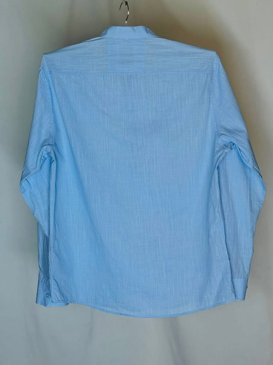 قميص (سوبر كريم) لنن ما مستخدم  
القياس L يلبس وزن 85/90
النظافه 💯/💯  

يوجد توصيل 🚚 (بغداد -محافظات )
☎️رقم الهاتف :***********

للحجز -دايركت
