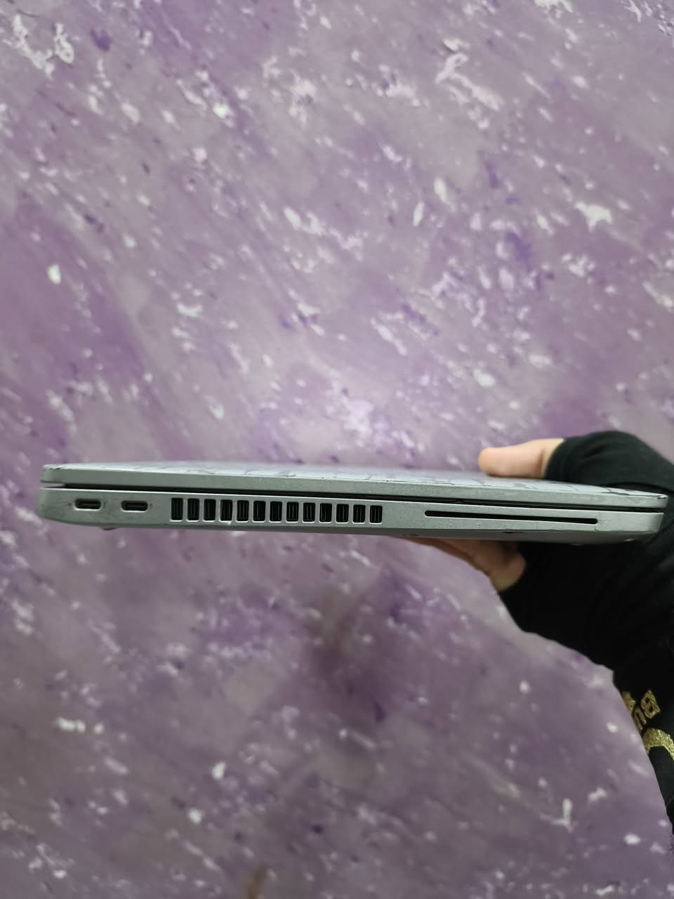 ‏لابتوب Dell Latitude 5420  للبيع
‏المواصفات👇🏻: 
‏الرام 16GB
‏
‏التخزين: 256GB
‏
‏المعالج core i5 الجيل 11
‏
‏الشاشة: 14 بوصة FHD (1920x1080) مضادة للتوهج، بألوان مريحة للعين.
‏
‏البطارية: تدعم الشحن السريع (ExpressCharge) وتدوم لساعات طويلة من العمل المتواصل.
‏
‏المنافذ: يحتوي على منفذين Thunderbolt 4 (USB-C)، منفذين USB 3.2، HDMI 2.0، وقارئ ذاكرة MicroSD.
‏
‏​التصميم: هيكل متين وخفيف الوزن (سهل التنقل).
‏​الأمان: يحتوي على غالق فيزيائي للكاميرا (Privacy Shutter).
‏
‏​لوحة المفاتيح: مريحة جداً في الكتابة مع إضاءة خلفية (Backlit).
‏
‏نضافه الجهاز 95٪
‏
‏قوي ويفيد بل دراسه ولهندسة والالعاب لمتوسطة

‏والي بلضهر هاي زخرفه

‏وتجي وياه هدية جنطه وماوس وشاحنة ويدة العاب
‏
‏ويجي بنظام ويندوز 11 اصلي + تطبيقات اوفيس منصبه باخر إصدار 
‏
‏السعر 550 الف وبيه مجال 
‏
‏مكاني البصرة الجمعيات
‏
‏الرقم:  ***********
