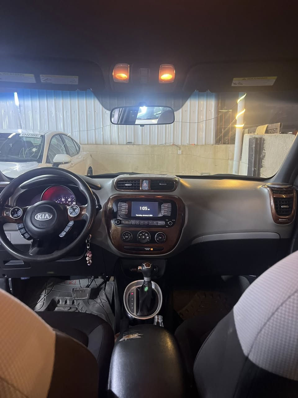 السلام عليكم 🫡
كيا صول موديل ٢٠١٨ سيارة ١/١  باسمي ماشية ٨٨ الف السيارة ضررها بس قبغ  جنطة بدون ايرباك بجم كبس ما بيها نقص ابد كاملة من كلشي  السعر ١١٨ وبيها مجال للطيبين 
والله يبارك لصاحب النصيب🤲🌹
***********
