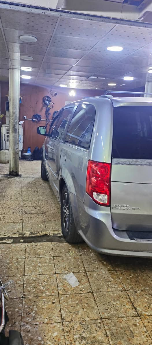 دوج كراند كرفان للبيع موديل ١٧ فئة sxt
نظام تشغيل عن بعد أبواب وصندوق كهرباء كشتات جلد كشن السائق كهربائي تبريد ٣ قطع جام ٦ كهرباء الضرر باب الجنطة وجاملغ خلفي أيسر السعر 16000  الف دولار  الاتصال  ***********
