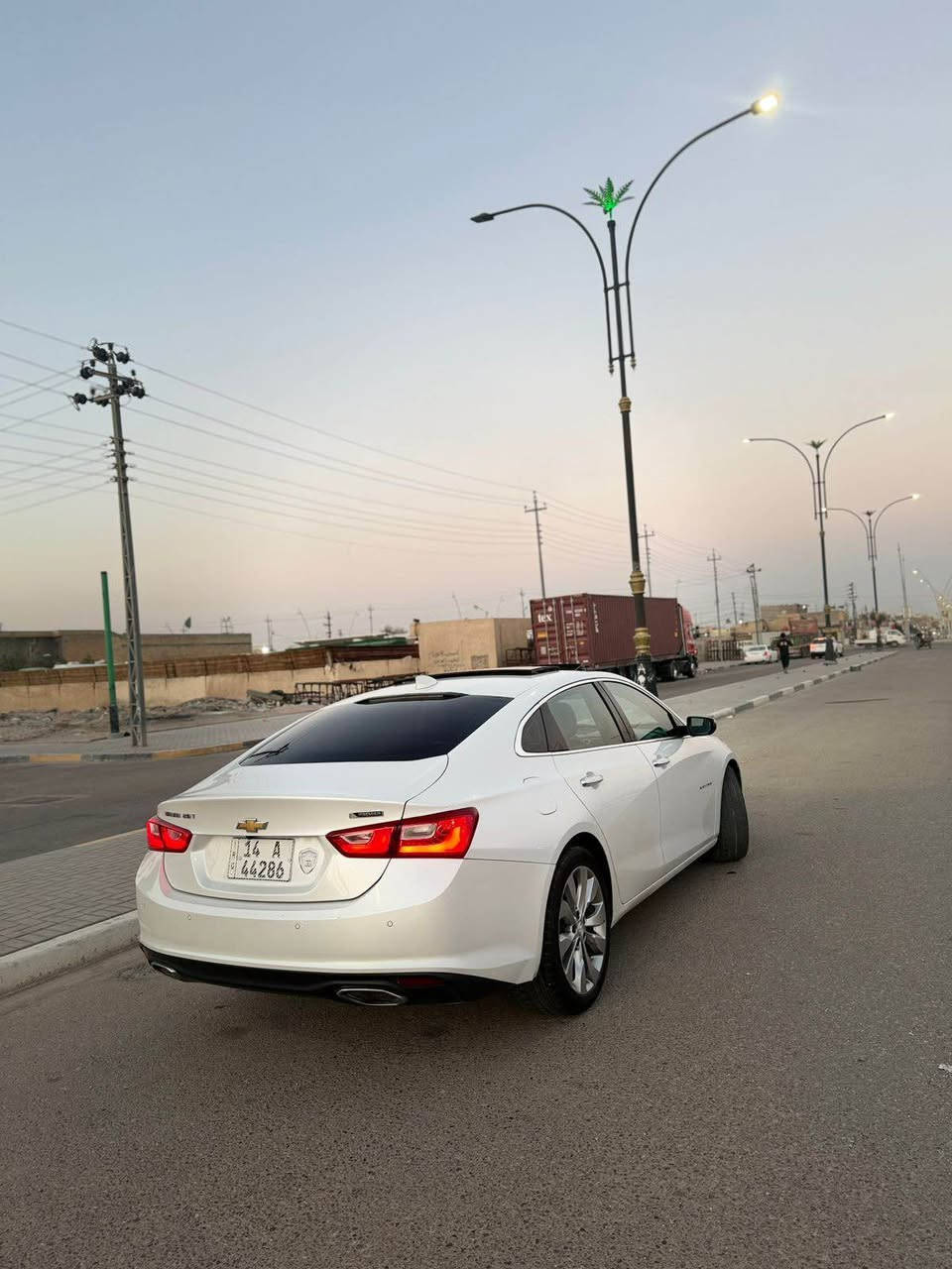 شوفرليت ماليبو 
موديل 2018
فئة بريمير
مكينه 2000تيربو
كير ATF
كفاله السياره داخله تقرير تعمل وتسير
بيها ملاحضات خفيفه
رقم بصره بأسمي

المواصفات اوتو بارك
(1)- اللون ابيض صدفي مميز
(2)- عداد المسافه : 170 الف كيلو متر 
(3)- -محرك 2000 تيربو 
(4)- كير 9 نمر
(5)- بصمة تشغيل وبصمة أبواب
(6)- تشغيل عن بعد 
(7)- ويل فراشه حجم 19
(8)- يدات أبواب نيكل
(9)- إشارة بالمراية
(10)- نقطة عمياء بل مراية
(11)- لايت زنون بلادي
(12)- لد أمامي 
(13)- فول تحكم ستيرن 
(14)- كشنات كهرباء 
(15)- تبريد قطعتين 
(16)- كشنات جلد اسود بلادي 
(17)- تبريد كشنات 
(18)- تدفئة كشنات
(19)- كشن ذاكره خزن 
(20)- تدفئة ستيرن
(21)- صاج بلادي 
(22)- سماعات BOSS
(23)- مانع انزلاق
وبعد مواصفات بيها معروفة 
السيارة كللش جديدة 

#جاهزة من كل النواحي 

السعر / 145ورقة وبيها مجال 

العنوان / البصره حي الشرطه 

للاستفسار/ *********** البصرة, العراق
