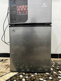 ثلاجة للبيع6قدم او7ممتكد صالي شهرين اشتريتهة جديدة مستخدمهة قليل ماركت...