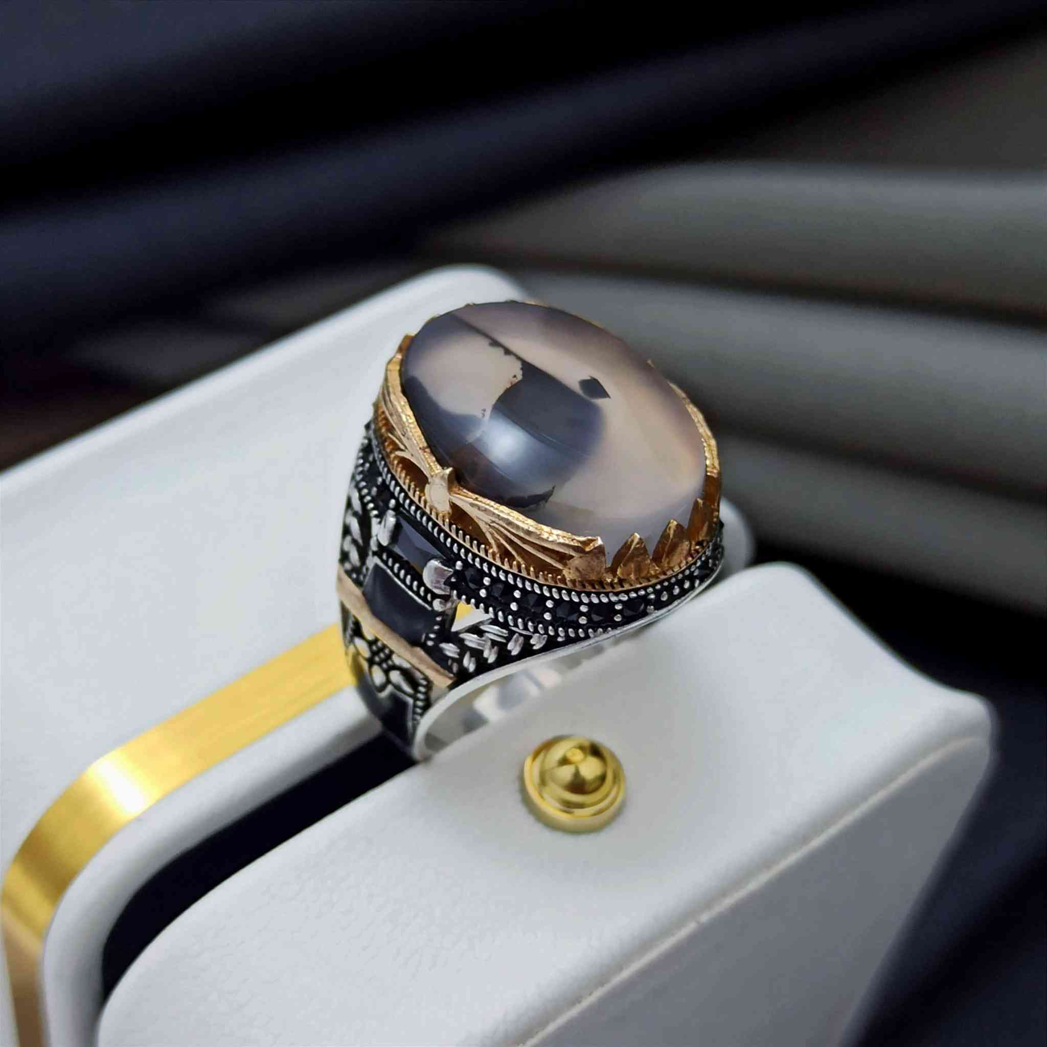 العقيق اليماني... الجمال الذي لا يعرف الزمان.
اختيار مثالي للإهداء أو لإكمال إطلالتك اليومية بثقة وتميّز.
📩 للتواصل والطلب على الرقم واتس اب/00967779960377
نوفر كل الطلبيات جمله/تجزئه
🚚 توصيل متاح
💎 الجودة التي تستحقها
#خواتم_فضة_عقيق_يماني_احجار_كريمه_تحف_وهدايا_عيار925_مدينةالفضيات_silvercity_silver_Ring_rings_agate


**إذا كنت صاحب هذا الإعلان وتريد حذفه لأي سبب، رجاءا أرسل رسالة إلى الدعم الفني**