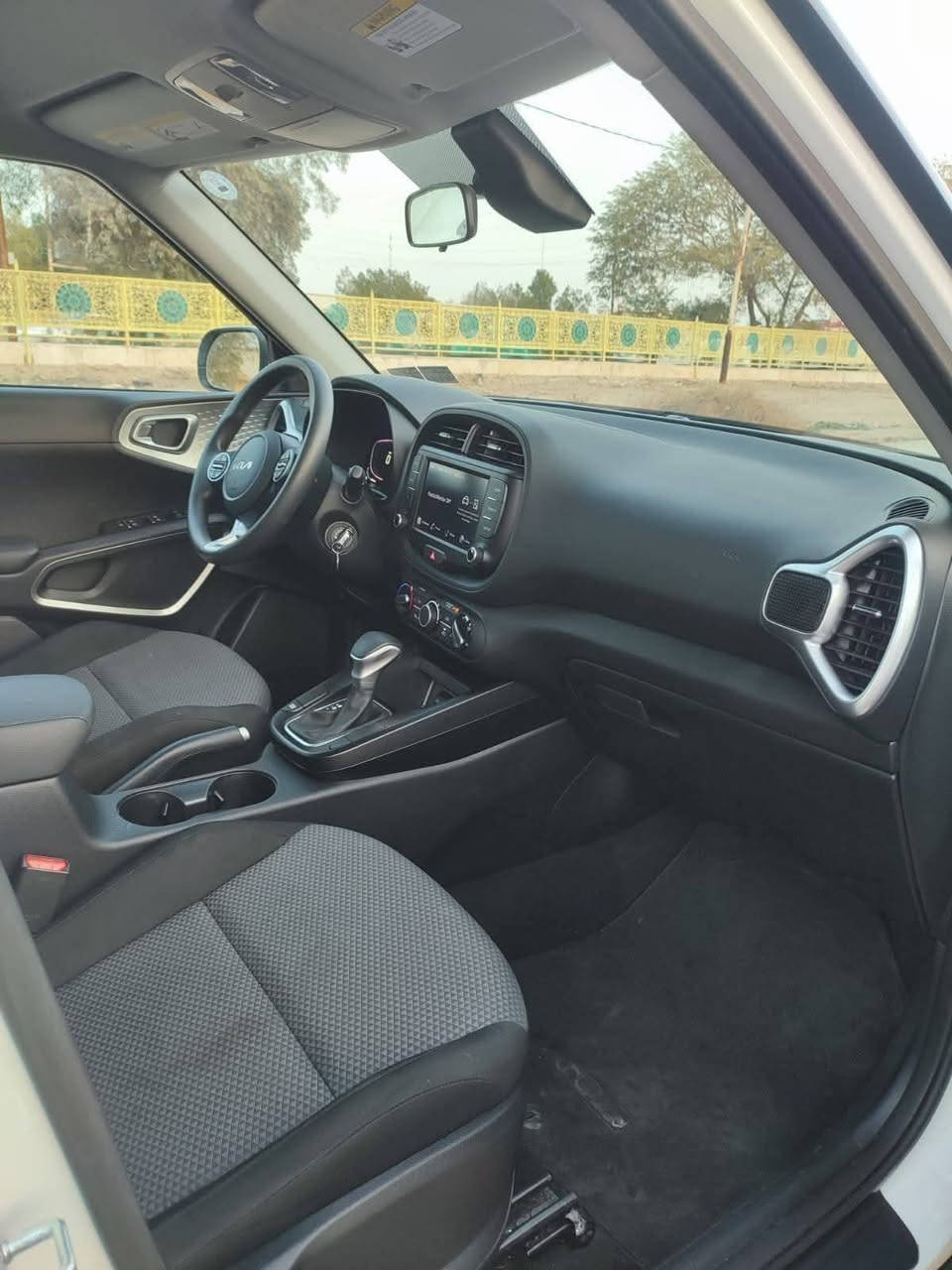 السلام عليكم
للبيع فقط كيا صول موديل 2024 الشكل الجديد مع العلامه الجديده  رقم اربيل الجديد لون ابيض
فحص هزه ترقيم جديد السياره جديده بمعنى الكلمه صبغ جاملغ بنيد بدون ايرباك فقط استيرن وراجع بلادي شركه  دواخل بدنه براكيت راديترات كله بلادي السياره ماشيه 20الف فقط يعني زيرو 
المواصفات
شاشه كبيره مع كامره دواره شاشه كبيره
مانع تصادم
رادار امامي 
ثلاث انظمه قياده ايكو وعادي وسبورت
محرك 2000 دوش 
فول تحكم استيرن
السياره باسم شركه وعندي وكاله عامه باسمي تريد تحويل أو وكاله اني حاضر
داخل اسود ورصاصي
سبير مع  العده كامله كتلوكات الشركه وياها 
مكان السياره بغداد 
الهاتف ***********
الهاتف***********
دزلي خاص او واتساب ادزلك صور الحادث
