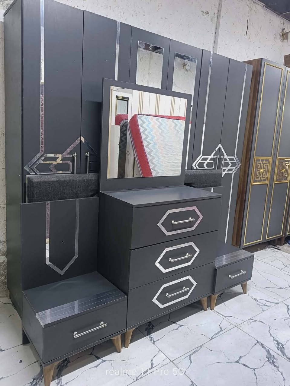 غرفة نوم تركي مستخدم .
المواصفات :

 نضافة95💯
عدد القطع / 5
نضام / ابواب 🚪
سعر / 450 ✨♥
شد ونقل داخل بغداد مجاني🛻
يوجود توصيل محافضات


**إذا كنت صاحب هذا الإعلان وتريد حذفه لأي سبب، رجاءا أرسل رسالة إلى الدعم الفني**