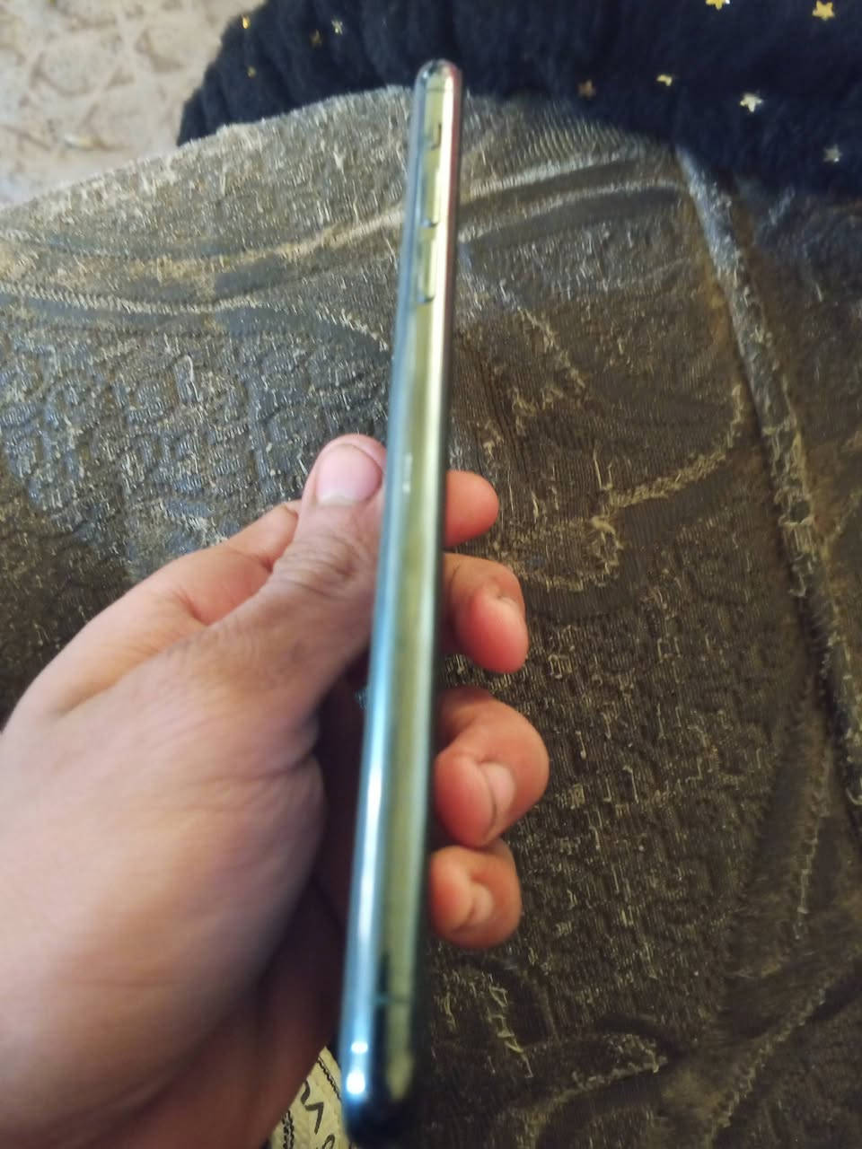 السلام عليكم ايفون 11 برو ماكس زيتوني ذاكره 64 بطاريه 94 الجهاز جديد مكفول من فتح وتبديل جهاز جان مضموم بكارتونه كله شغال ونضيف جدأ بس بي فوك يم كامره نكره صغيرا تجس تفحص وجيك كلشي مكاني بغداد الحرية السعر 375 قفل ***********
