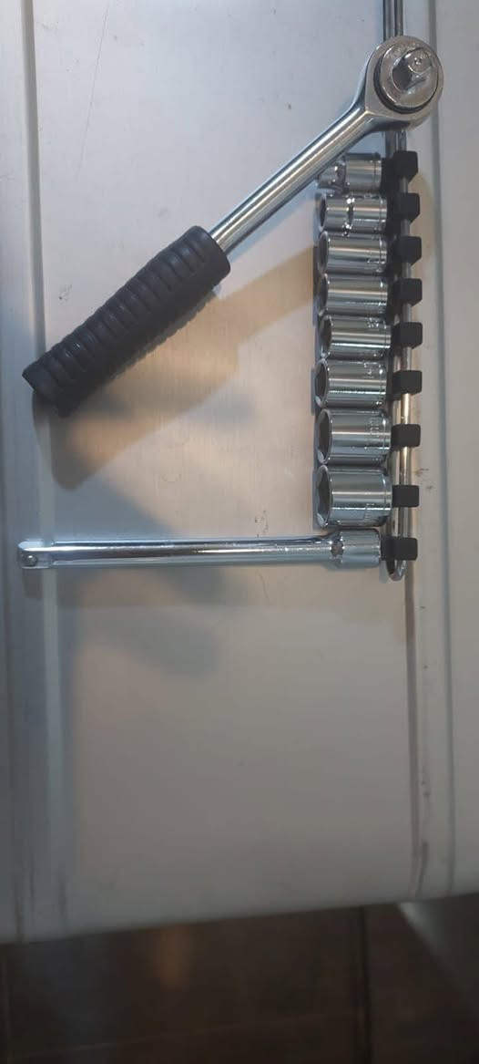 السلام عليكم عدد اصلي للبيع السعر والحجز على الواتساب او الخاص *********** ويتوفر توصيل
