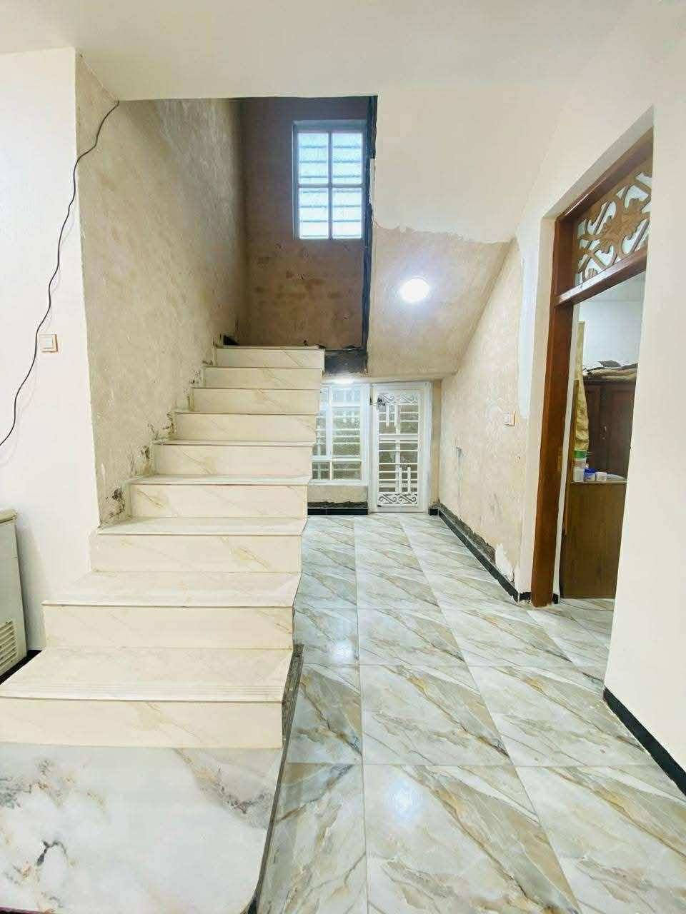 السلام عليكم
دار للبيع مكان مميز جدا 
طابوزراعي سند 25
نوع البناء //طابوق السقف صبكونكريت 
العنوان // بابل المدحتيه/المعاره طريق الزوار قرب قريب على سيد جواد ثاني بيت عن الشارع الرئيسي 
المساحة// 500متر
تحويل البيت 
 ثاني يوم بعد الشراء
تفاصيل البيت 
غرفت نوم عدد 3
استقبال 
صاله +هول
مطبخ حار وبارد
ممر خلفي وجانبي
طارمه +حديقه كبيره 
صحيات داخليه و خارجيه

خدمات كامله من ماء وكهرباء
ومجاري خارجيه لاتحتار بلمخزن
عرض الشارع 6متر 
السعر / 125وبي مجال
سنة البناء 2025
البيت حلو ومرتب وقريب على الشارع التبليط
للاستفسار خاص ***********
