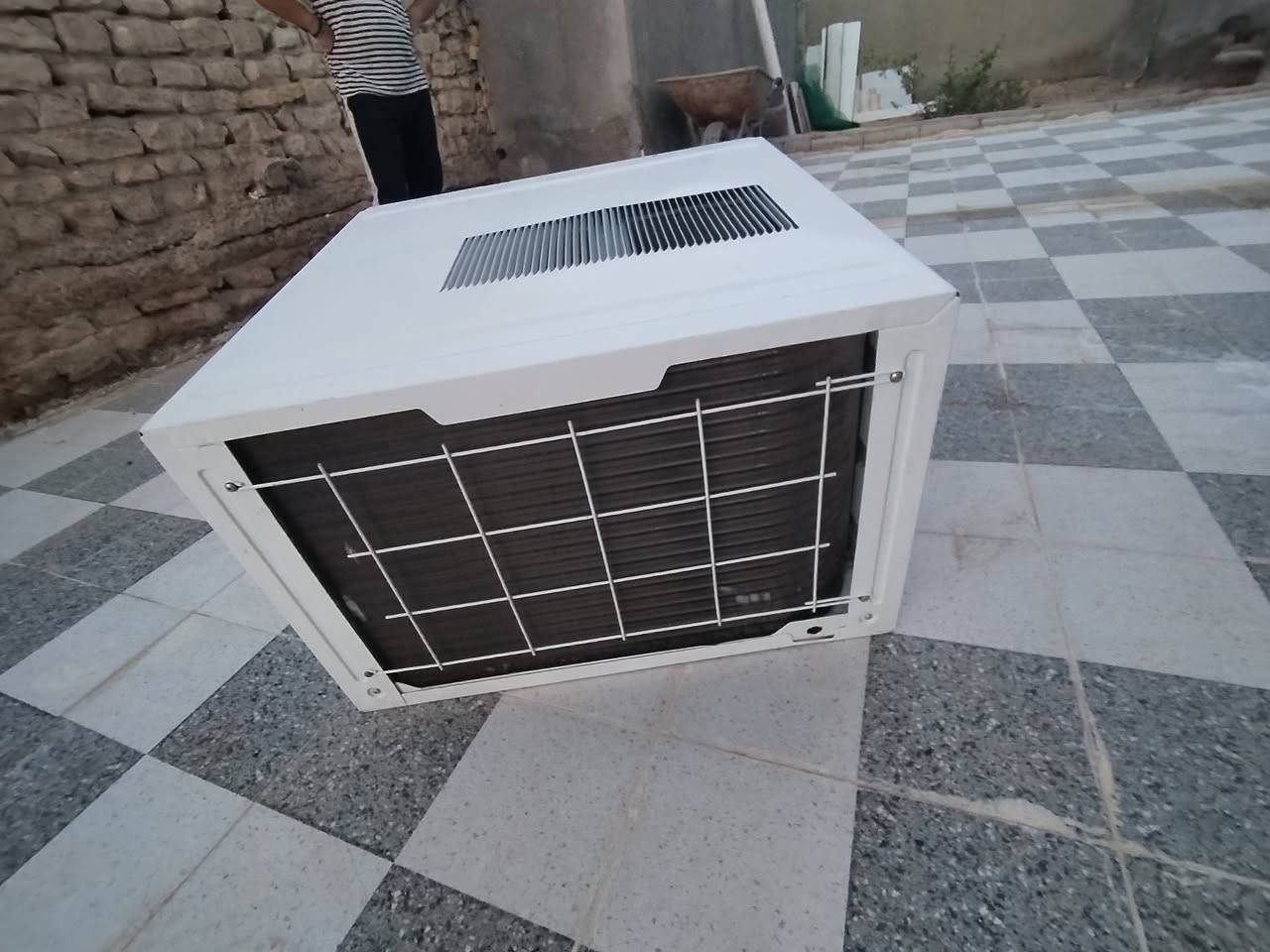 مكيف اوناكس طن ونص ما داخل تصليح بس الفلينه شويه اكل من عدها الجريذي ومتيبها 🤣
والباقي كلشي ما بيه


**إذا كنت صاحب هذا الإعلان وتريد حذفه لأي سبب، رجاءا أرسل رسالة إلى الدعم الفني**