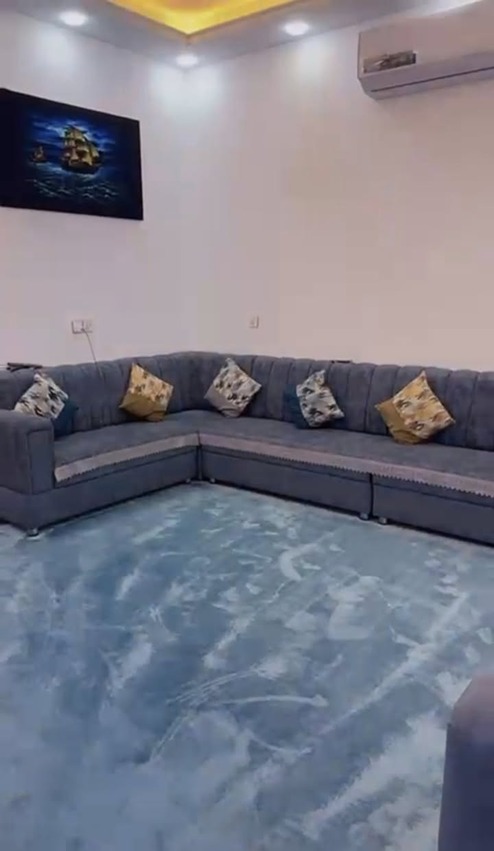 #دار_للــبيــع  #نقد
/ السعر / (85 مليون) 

مكلف بالنشر 

📍 الموقع حي الامين الاولى شارع الاول خلف سيراميك العيساوي 
📜
#بناء سنه 2025
🔹 المساحة: 120 متر
🔹 الواجهة: 7 متر
🔹 البناء: طابوق وكونكريت مسلح

🏠 المواصفات:

 • غرفتين نوم
 • صالة + استقبال
 • مطبخ
 • صحيات داخلية وخارجية

✨ الدار جاهز للسكن – بناء جديد تسليم مفتاح 
———————————————————
🔺#للاستفسار الاتصال على

 📲***********
