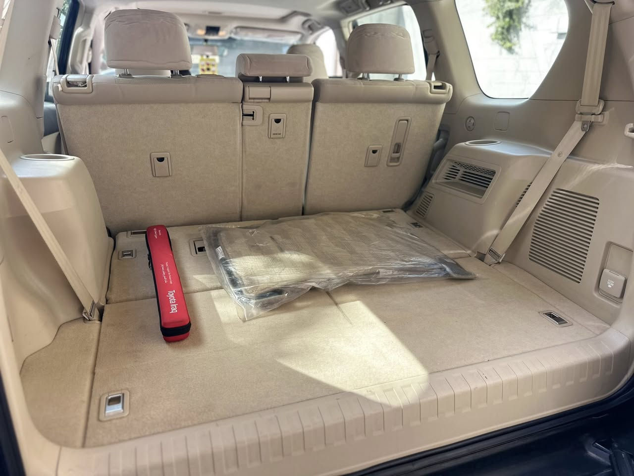 للبيع تويوتا برادو TXL اسود اللون وكالة ساز موديل 2022 مكفولة من البارد والصبغ والتبديل والدبل كود ماشية 71 الف كيلو حقيقي صيانة السيارة بشركة ساز من زيرو معروفة مواصفات TXL مكانها بغداد الكرخ السعر المطلوب 41800$ وبيها محال بسيط للاستفسار *********** اسف ع الاطالة 
السياره فتحه بصمه دخول (تشغيل عن بعد)
شاحن لاسيكي فور ويل ًسبير تعليك بجم زنون زراك لايت .
