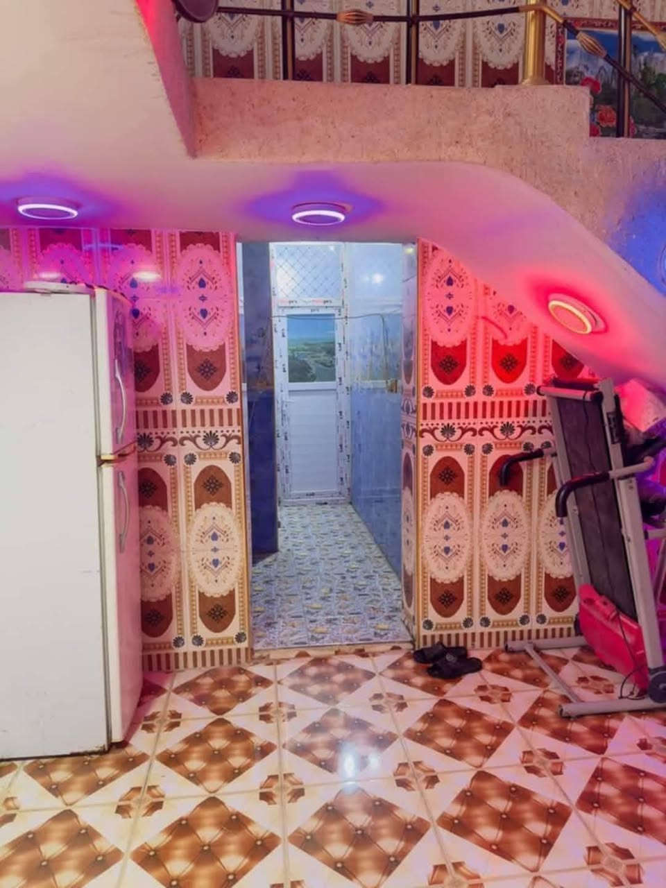 دونم 2500متر
مساحتة البيت 186

لمضيف 7*4

لمطبخ حار +بارد ٧*٥

صاله ١١*5

غرفه ٥*٤

غرفه سويت ٥*٤

مجمع صحيات داخليه 

لواجهيه ١١ لبيت 

لواجهيه 22 دونم 

ونزال ١٨

بناءحديث طابوق

سند 25. ✅

كربلاء -طوريج صوب الصغير منطقة الدسميه

تتوفر كافة الخدمات

رقم الهاتف-***********.    اسيا 

رقم الهاتف -***********    اثير 

 

اتصال وبيك خير وتدلل
