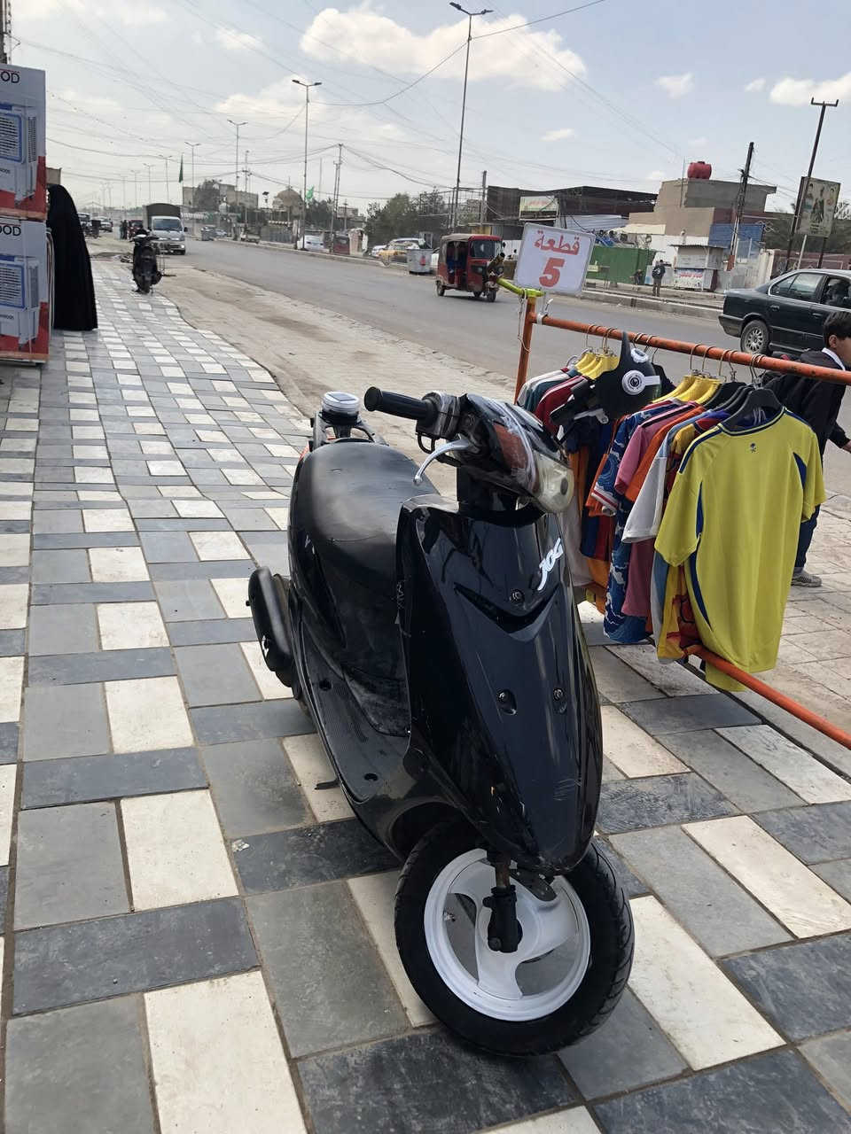 اسلام عليكم عصفوريه للبيع كامله نقصها بس عرموطه كلشي شغال سلف كهربائيات خبط ٣٥٠ وبيها مجال مكاني بغداد الشعب 
***********
