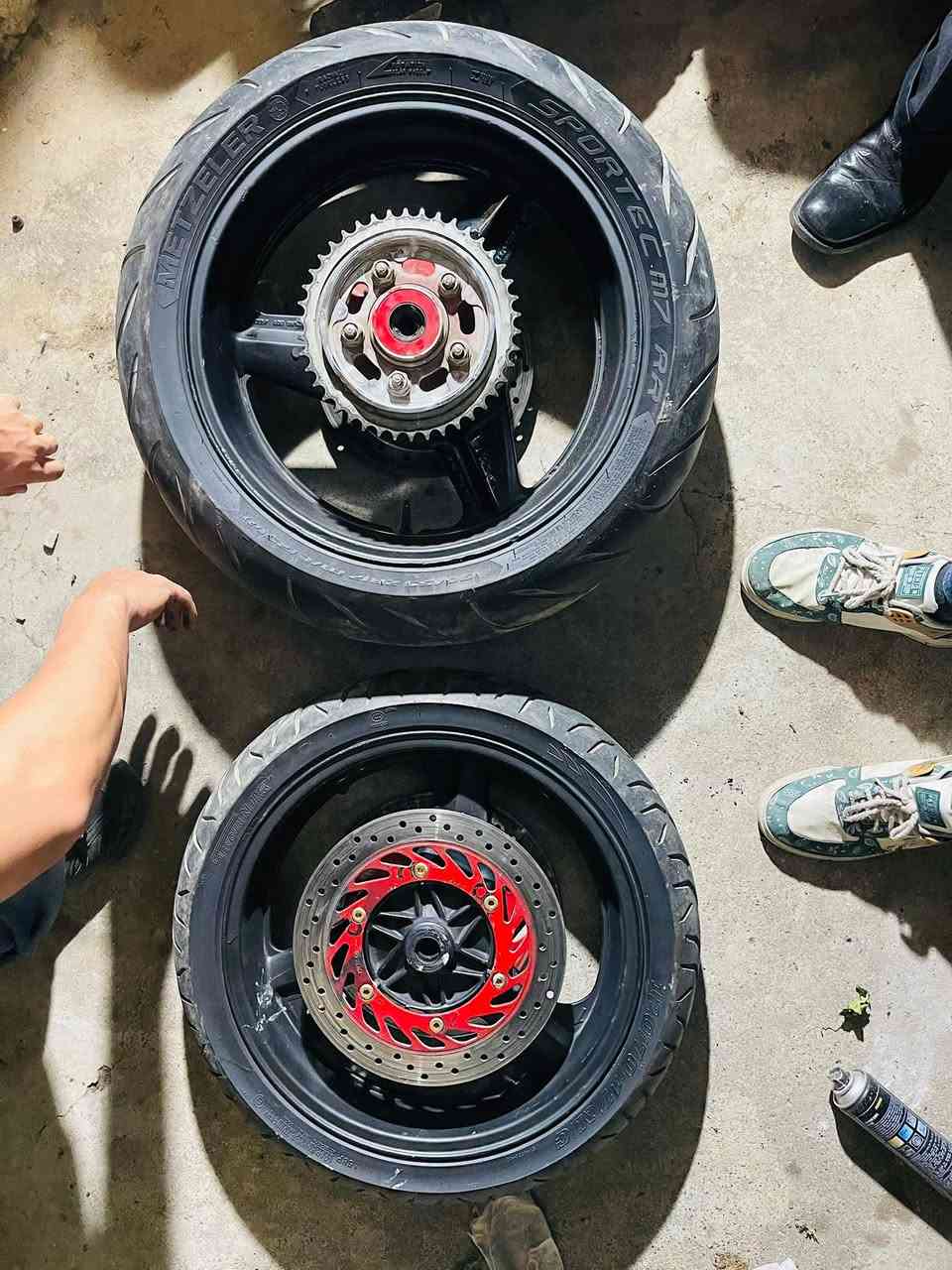 للبيع وياله +اغراض cb1000 f1 مكان سليمانية 
سعر خاص ***********
