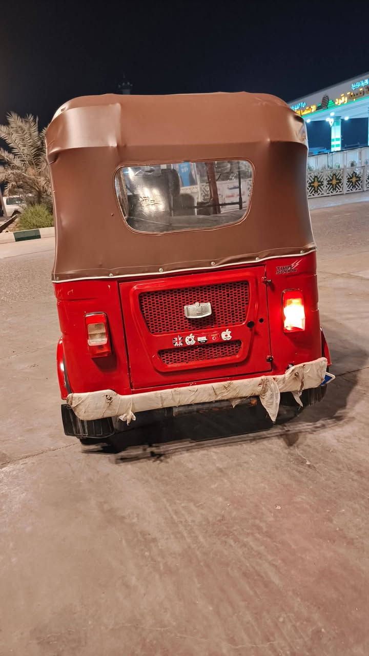 سلام عليكم تكتك موديل 2021رقم وسنويه بسمي تحويل مباشر رقم نكليزي مميز
ملاحظة (التكتك مصبوغه عام طخات وصابغينها عام بدون حادث قوي) 
تكتك كير تمكينه واكسل خير من الله كهربائيات كلها شغاله لايت زنون اصلي تخم تاير جدد جبلي السعر 6500 الشرعي ينتقل العنوان بغداد المعامل ***********
