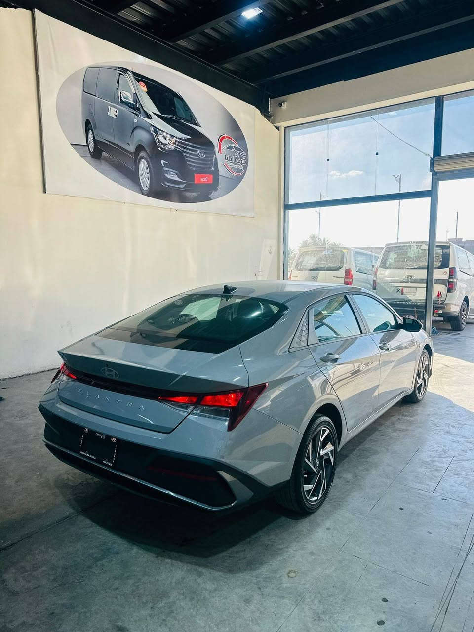 النترا  2025 
لون سمنتي مميز
كامره خلفيه 
تحكم ستيرن 
مانع انزلاق
 تدفئة كشنات
3 انظمه قياده 
تحديد مسار 
شاشه تدعم كار بلي 
 ويل كب حجم17
صبغ جاملغ خلفي 
وشويه بلبنيد 
صور الحادث بلمنشور 
***********
