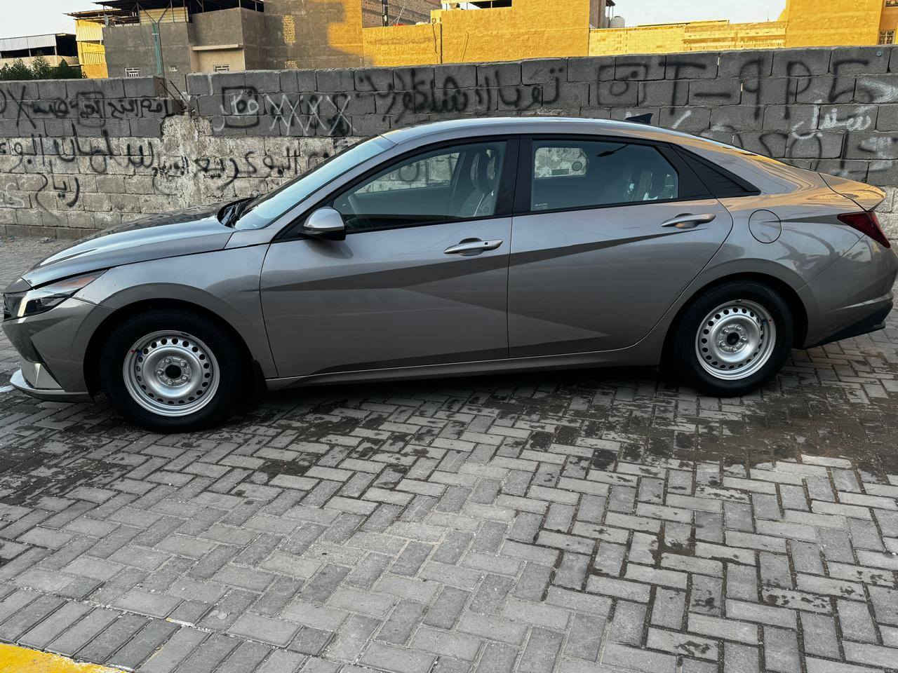 السلام عليكم من رخصة الادمن  النترا 2023وارد امريكي حادث كما موضح بالصور السياره جاهزه  اي نقص مابيه  ماشيه 41الف كيلو  معوقين رقم بصره  السعر 155وبيه مجال رقم الهاتف ***********
