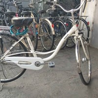 للبيع (مستخدم) بايسكل ياباني Panasonic لون أبيض ٣ سرعات Nexus سلة أمام...