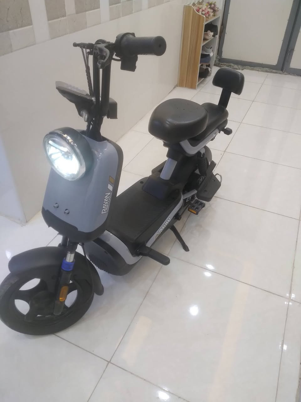 1 دراجه نضيفه وشوف بعينك بلصور

2 دراجه سرعتها 45 حقيقي

3 تحمل 120 گيلو

4 استاند جانبي وخلفي

5 لايت عالي وناصي

6 بطاريات بلاديه مامتعوبه

7 تجيك وياه شاحنتها اصليه 

8 سويج نسختين وبصمه قفل وتشغيل عن بعد 

9 بيها اشاره يمين ويسار ولايت وبك لايت

10 بيها 3 نمر وسرعات مختلفه

11 بيها بايدرات اثنين 

السعر : 220 
تريد تستفسر أكثر راسلني خاص أو اتصل على هذه الرقم ***********
