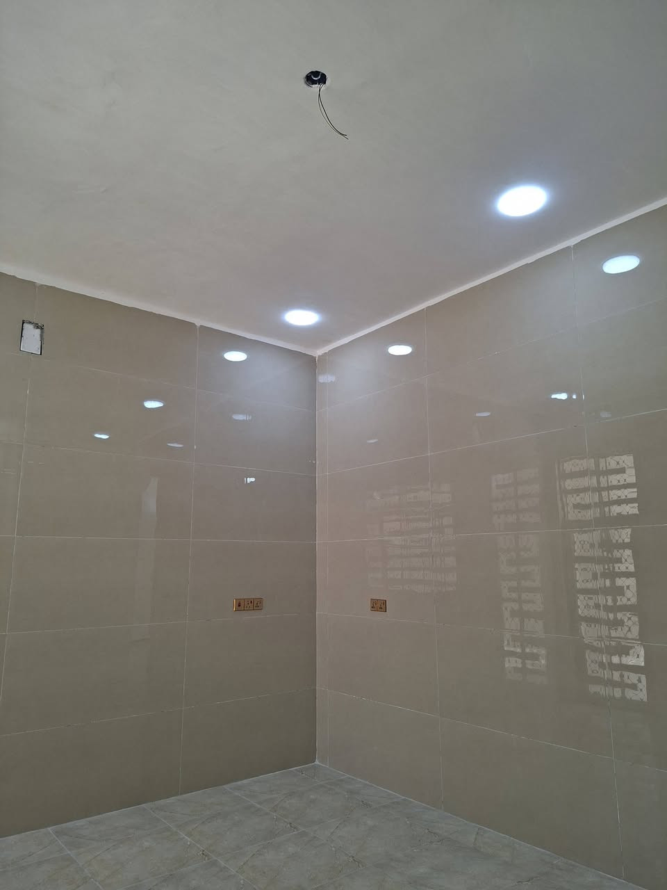 سلام عليكم خوان بيت مساحته 200 البيع مكان نهاوند لوله قرب مصطوفف بيت جديد جاهز لسكن  ***********
