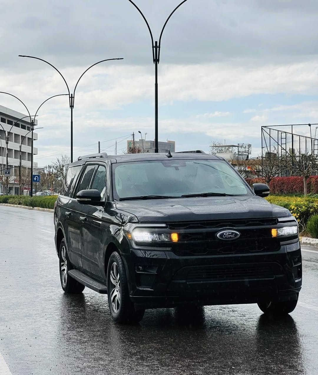 فورد اكسبديشن موديل ٢٠٢٤ مواصفات لمتيد حجم ماكس فول مواصفات تجي ٧ راكب لون اسود ملكي و داخيل كريمي محرك ٣.٥ يعني ٦ سلندر توربو مع فوريل ٥ انظيمة قيادة و رادارات و تحكم ذاتي كشن مساج و تبريد بعد هواية مواصفات ماشي ٦٠ الف وارد امريكي ضرر قطعتين صبغ بدون دواخل فقط مكان اربيل يترقم شمالي سعر ٣٣٨ ورقة شراي يتصل 
***********
***********
