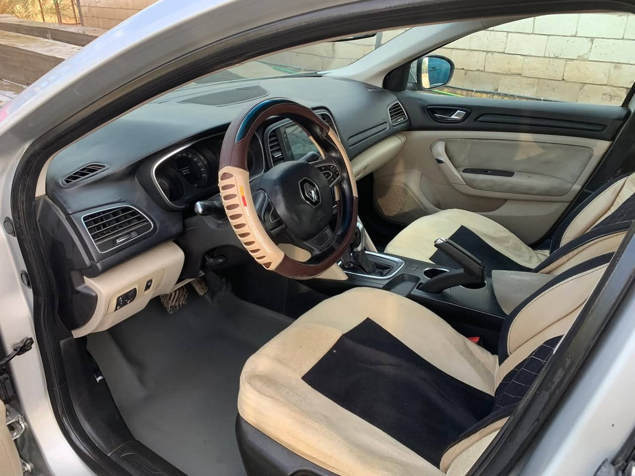 رينو ميكان 2019 
بغداد تحويل مباشر 
ماشيه 145
بيه جاملغ وبنيد
***********
