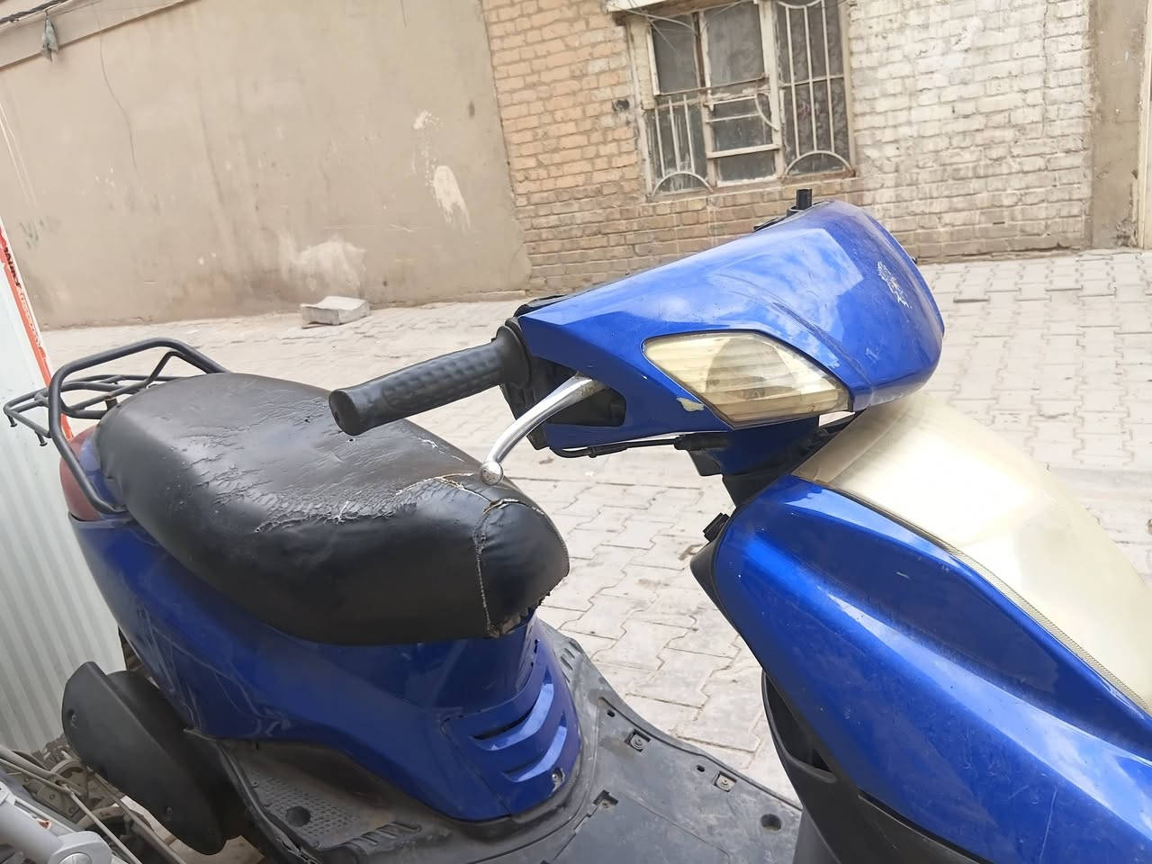 السلام عليكم ابريز نضيفه كلش كفرات مواصليه شويه الكبريتر مالته سفل عندر شغال في حاله جيده للبيع السعر 350 مكان الدراجه بغداد الاسكان  ***********
