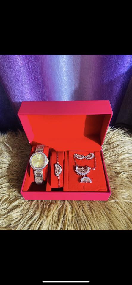 هدايا عيد الام❤️🥹❤️
السعر 20 الف مع توصيل مجاني وعلاكه هدايا . 
للحجز واتساب على ***********
تتوفر خدمة توصيل داخل الفلوجة ومحافظات العراق 
عنوان فلوجة حي المعلمين الاولى
