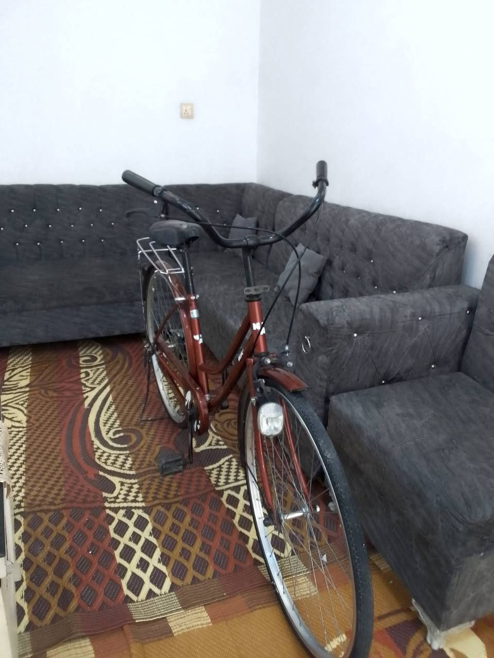 بايسكل بناتي للبيع حجم 27 بايسكل نضيف ويخبل وشغال بريكات امامي خلفي موديل 2019 ياباني مال حاوية السعر 85 وبيه مجال المكان بغداد حي اور ***********
