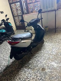 دراجه للبيع بريز سعر ٧٠٠وبيها مجال دراجه كله شغال جديده مكاني شعب07705...