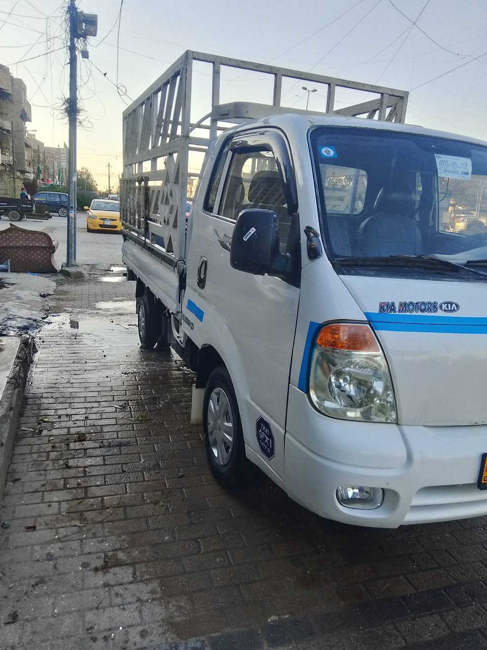 السلام عليكم كيا بنكو للبيع موديل 2005 رقم بغداد إنكليزي سنويه 30 مشروع وطني هزه جديده مكفولة من الضربه والكص والتبديل بيهه مكانات صبغ للجماليه مكينه مسكر محور بم ونوزل بيهه بخار قليل  كير اكسل مكفول شاصي مكفول رقم شاصي شعار مثبت بالسنويه سياره جاهزه السعر 75 وبيه مجال مكاني بغداد مدينة الصدر الشراي يخابر *********** غير متواجد على الفيس
