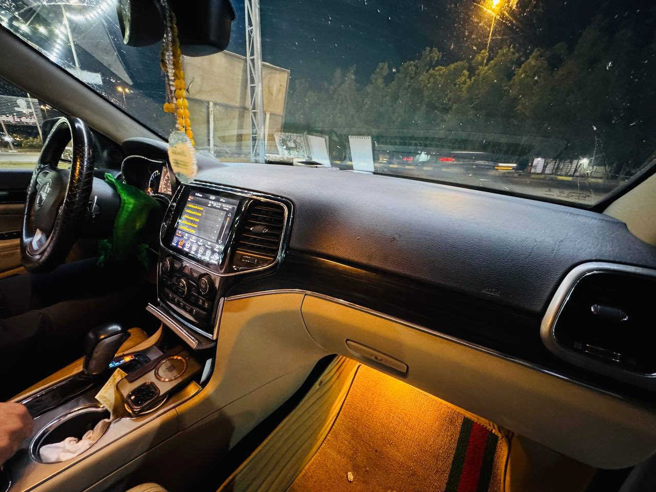 للبيع فقط
جيب كراند شيروكي موديل 2020 خليجي

فول مواصفات لمتد السياره ،داخل عسللي ،مكفوله كفاله عامه عدا طرف الجاملغ  الامامي تكحيل كارت بسيط ومرفق بالمنشور 

رقم بغداد بأسمي شخصيا، العداد 91 الف 

السعر. 300 بيها مجال بسيط

عنوان بابل
***********
