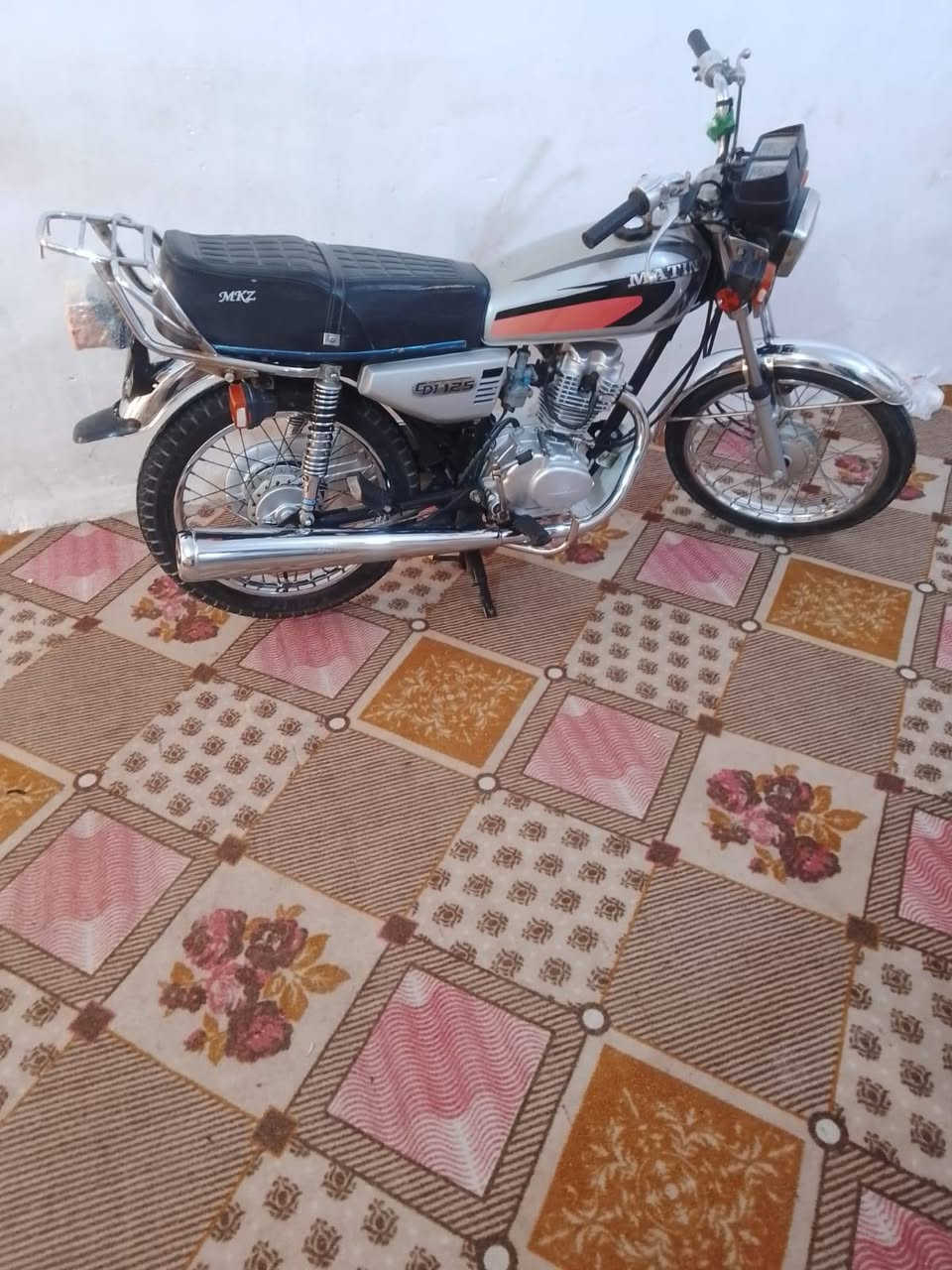 دراجه متين شلامجه الأصلي أوراق كامله موديل 22 طالعه ب 23 كفاله عامه كله على لبلاد وكله شغاله مانقصه شي السعر مليون و 150 وبيه مجال قليل مكاني بالزبير الشراي يتصل ***********
