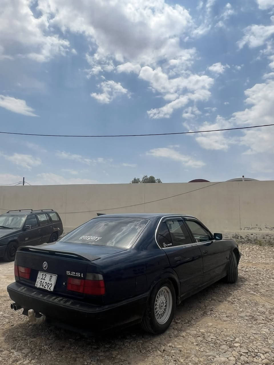 سلام عليكم شباب بي إم دبليو 525 كبس فول فول فقط بلا فتحه موديلها 1991 سيارهً شرط تحويل وكير محرك تبريد كهربائيات وحداديه كلها شرط سياره فقط يردلها صبغ وأي استفسار اتصل 
‏***********
