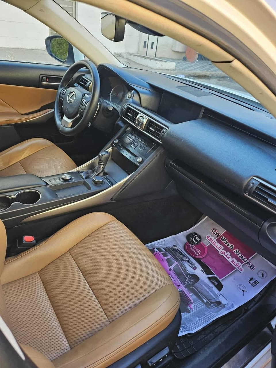 السلام عليكم 
لكزس is موديل 18 محرك 2.0 توربو
فول مواصفات داخل مشمشي كت F سبورت
ماشية 90 
مراوس ويا اكسبلور 2022 و فوك 
السيارة بيهة صبغ بنيد مال الحادث 
و باب السايق اثر شخوط 
و بيهة تعديل PDR بالهلال الخلفي 

سعرهة 160 و بي مجال 
مكانهة بغداد حي الجامعة
***********
