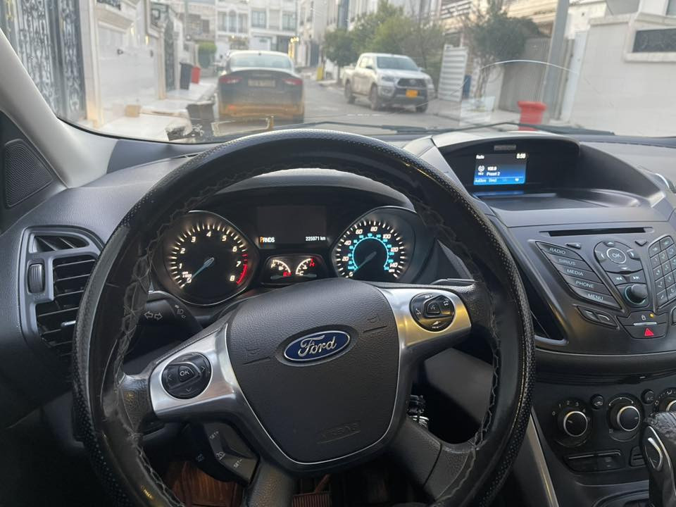 فورد ئیسکیپ ٢٠١٦
دوو پارچە چامرغو دەرگای سەیاق 
دەبل ئەکسل 
مواسفات SE 
بۆ زانیاری زیاتر
***********
