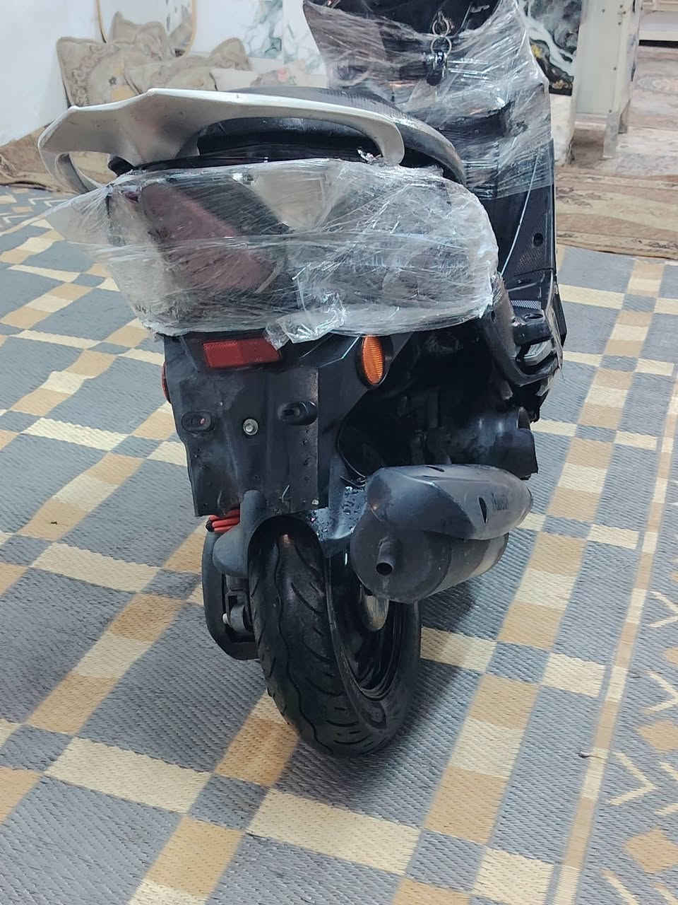 السلام عليكم 
دراجه ماكس مضلع حديث 2013مديل 
دراجه شغالة سلف وكهرابيات شغالة دبلا امامي وخلي شغلات شلعه ومعد دراجه نوزل دراجه قفل صندوق قفل اسكيرن قفل اكسل مكينه ما مفكوحه السعر 450 مكاني جميله الثانيه 
الرقم ***********
