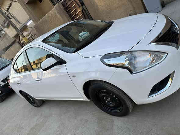 السلام عليكم 
نيسان صني هندي بليته زركة.
للبيع 

رقم بغداد الجديد
سنوية بأسمي لحد 2030
موديل2024

السعر /135
 وبيها مجال بسيط حك الجية

سياره جديده ومكفوله كفالة عامة 
ضمان شركة نيسان السور 
اشتريتهابشهر الثامن 
وبسبب ضرف شخصي عرضتها

 المواصفات المعروفة 
شاشه وكامرة 
سويج ريمونت عدد2
دبل ايرباك 
تحكم ستيرن
حساس تاير 
مانع انزلاق 
يدات نيكل 
نضام مانع الانزلاق ABS 
المحرك  1.5 

ماشيه  1100فقط (يعني بعدها زيرو )

رجاء الي مايعجبه المنشور او السعر لا يعلق ولا شي 
وكل شخص حر برزقه وحلاله 

***********
مكان السيارة بغداد الامين الثانية
