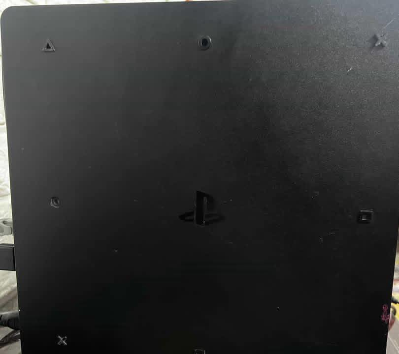 ‭‬
 � للبيع بلايستيشن 4 سلم 
✅ لا مفتوح
✅ لا مصلّح
✅ شغال 100%

📦 الملحقات:
✔️ يو بي إس
✔️ يد أصلية
✔️ يد تجاري
✔️ جميع الأسلاك

📍 الموقع: بغداد – حي العامل
💰 السعر: 400
📞 للتواصل خاص أو واتس أب 
***********
