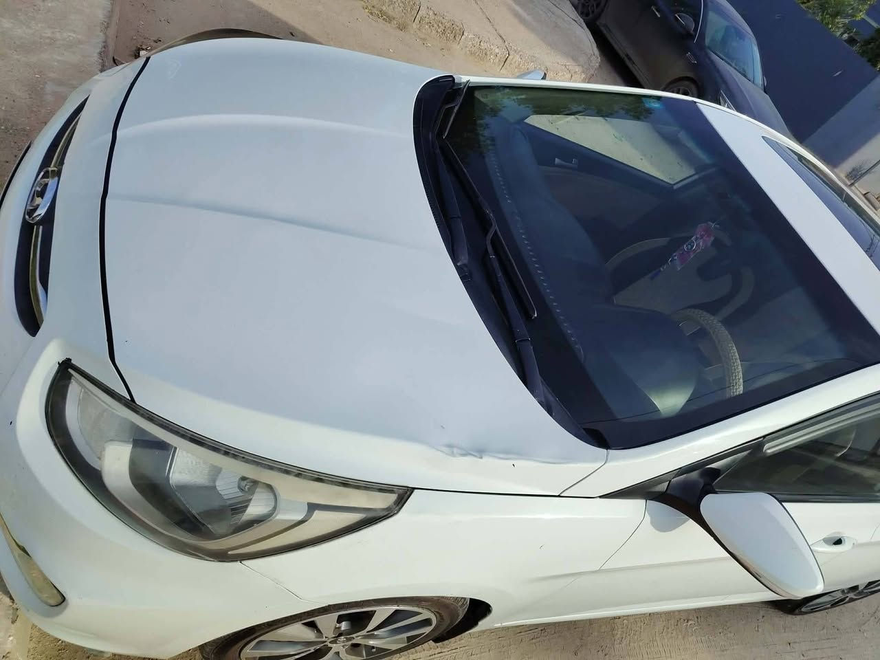 السلام عليكم سيارة اكسنت للبيع موديل ٢٠١٦ ماشية ١٠٧ الف حقيقي قابل للزيادة.شاشة كامرا أربعة دسك فتحة سقف تخم تاير اندنوسي جديد. صدر امامي خلفي جديد قاعدة فيت بم جديدة باتري جديد. كير ومحرك خير من الله لا تبخير ولا تنقيص السعر ١٠٨ وبيها مجال قليل للاستفسار *********** مكان السيارة بغداد حي الجهاد
