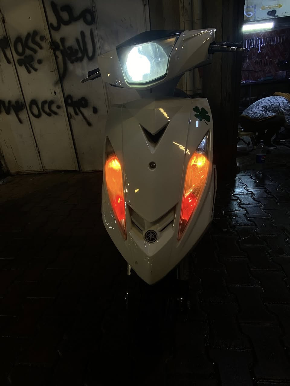 السلام عليكم شباب جيتي ار للبيع الدراجة جديدة بلكارتون بيها هواي غراض مكينة 58.5كور رياضي بصمة 
بيها صدر امامي DMSبيها دبل خلفي DMSبيها فلاوين NCYبيها يدات بريك اصلية كلجات كودو أصليات بيها صالصنة فكتوريا قطرة دهن وأكسل رياضيات وبعد بيها هواي غراض مذكرتهن كفرها الأصلي موجود احمر بس تعبان الدراجة خير من الله عارضها ب١٣٥٠بيها مجال مكاني الوزيرية ***********
