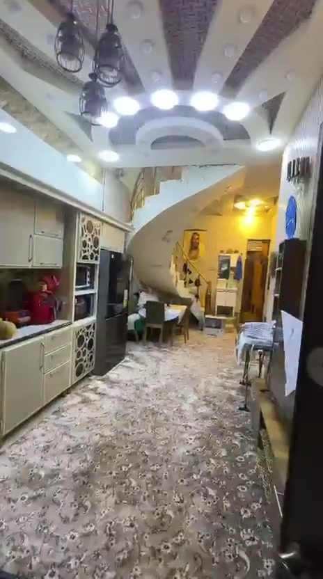 السلام عليكم 
بيت زراعي درجة اولى 105واقع حال 140متر
الامين سكينة شارع محطة وقود الجبهة 
بصف شارع القناة 
شارع تجاري خدمات كاملة 
السعر  180مليون 
بيت راقي جدا ومتعوب عليه 
قرار 25مشمول بالتمليك
للتواصل الاتصال على 
***********
