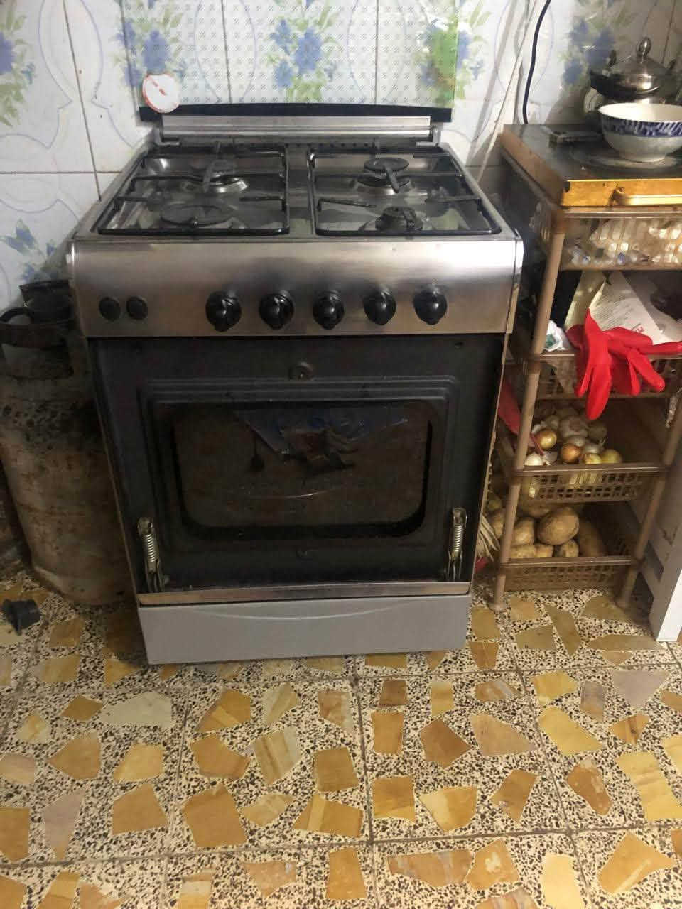 طباخ  نظيف سعر مناسب كلش وشغال وكاونتر بيبانة موجودة ويا سنك الكاونتر المنيوم ثلاجة شغالة عالفحص بلازمة حجم ٥٥ الأسعار مناسبة كلش العنوان بغداد الزعفرانيه الي يريدهم يراسل عالخاص أو يتصل على هذا الرقم *********** بي واتساب
