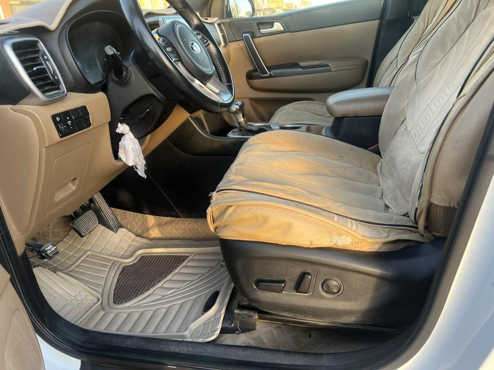 كيا سبورتج ٢٠ ماشيه ٦٠ معروفه مواصفاته بالصوره جديده بيه كم نقطه حالوب والبنيد مبدل اصلي تحياتي اتصل وتدلل 
١٨٥ ورقه ***********
